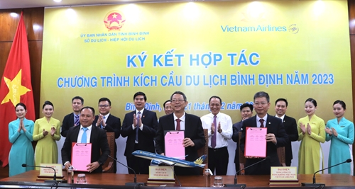 Vietnam Airlines và tỉnh Bình Định hợp tác kích cầu du lịch