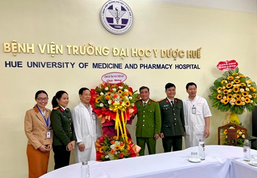 Công an tỉnh chúc mừng các đơn vị y tế nhân Ngày Thầy thuốc Việt Nam
