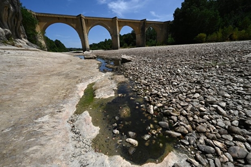 Pháp đối mặt với hạn chế nước chưa từng có vì hạn hán